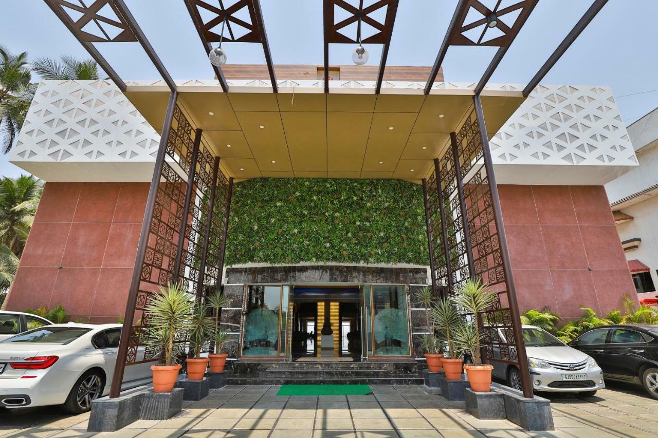 Palette - Hotel Ocean Inn Daman Exterior photo